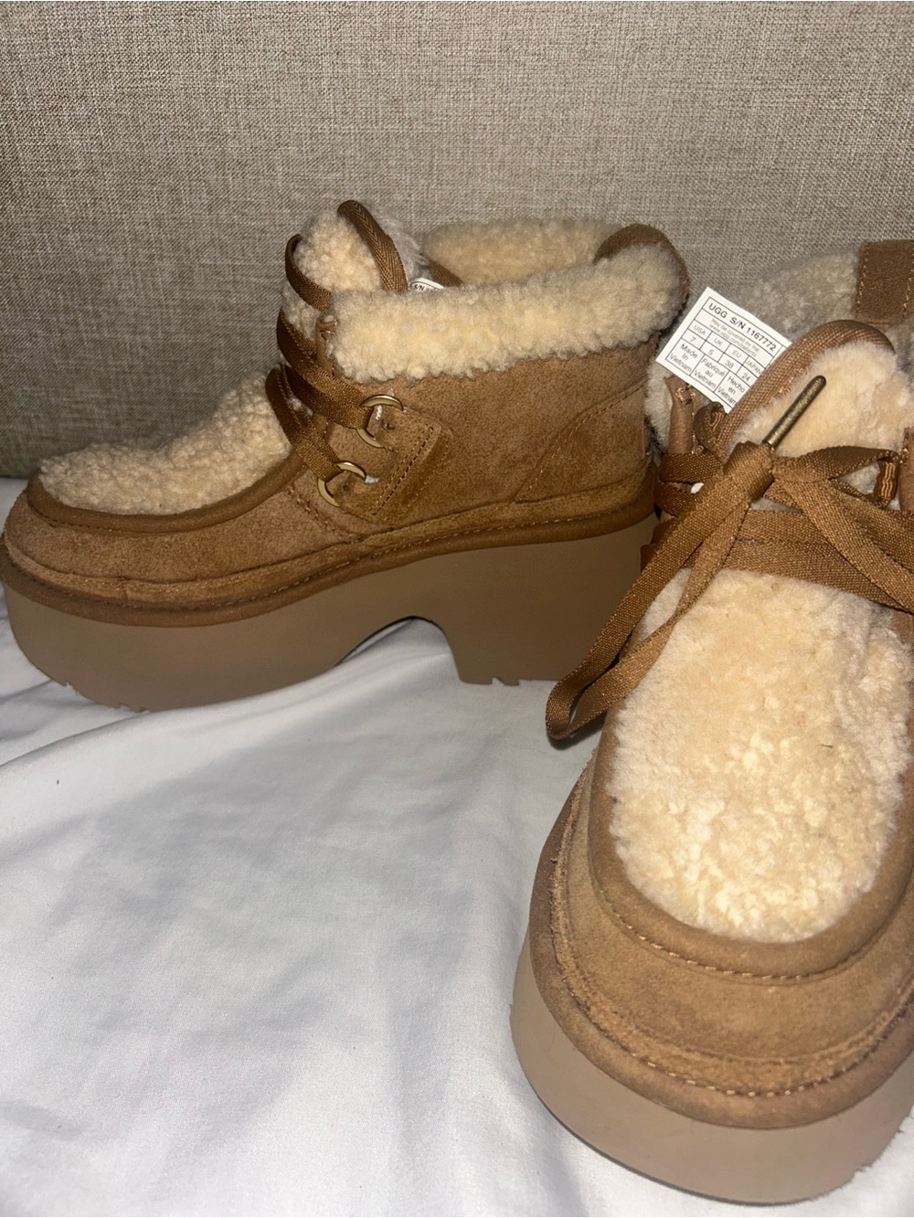 UGGS new classic